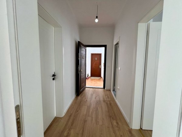 Shitet Apartament 2+1 “Oxhaku”, Tiranë.