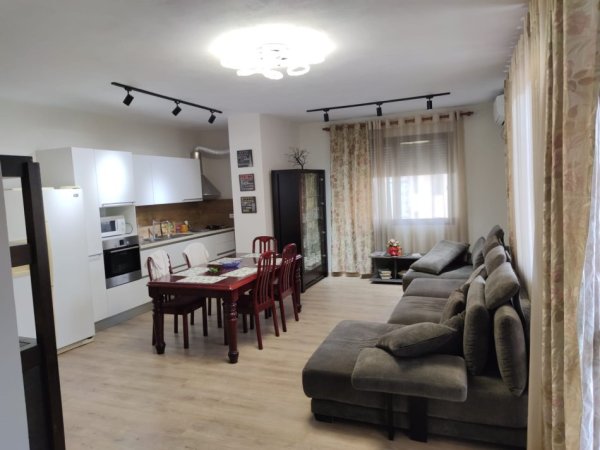 Apartament me qira 3+1+2 tuale prane prane Pazarit te ri 850 euro