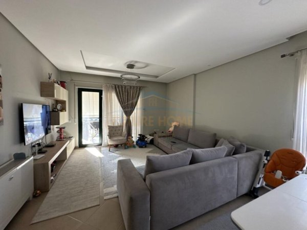 Shitet, Apartament 2+1+2, ne Green City Residence, pranë Unazës