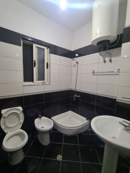 Jepet me qera apartament 1+1 Laprake , Rruga Anton Mazreku 35.000 Leke te reja