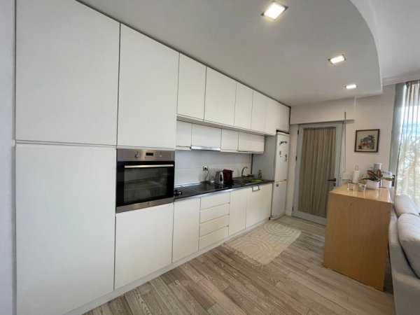 Shitet Apartament 3+1+2 tek Liqeni i Thate, Rruga "Peti"!