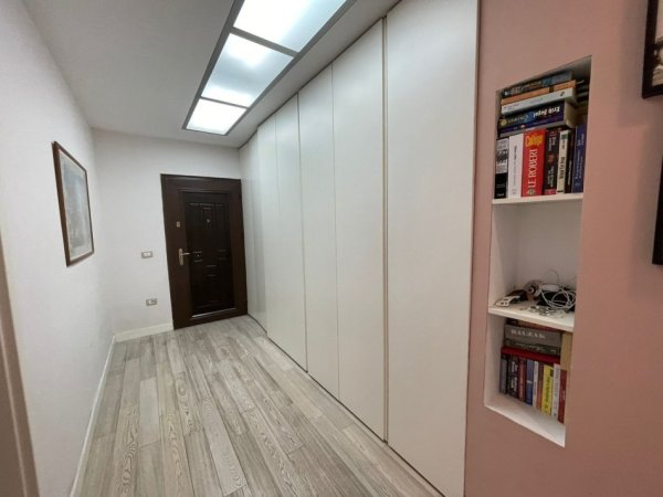 Shitet Apartament 3+1+2 tek Liqeni i Thate, Rruga "Peti"!