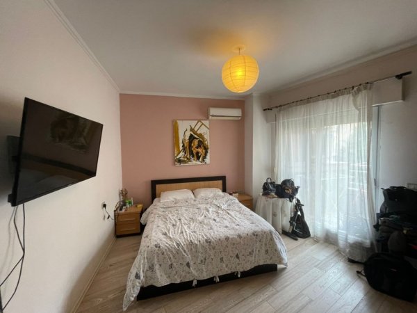 Shitet Apartament 3+1+2 tek Liqeni i Thate, Rruga "Peti"!