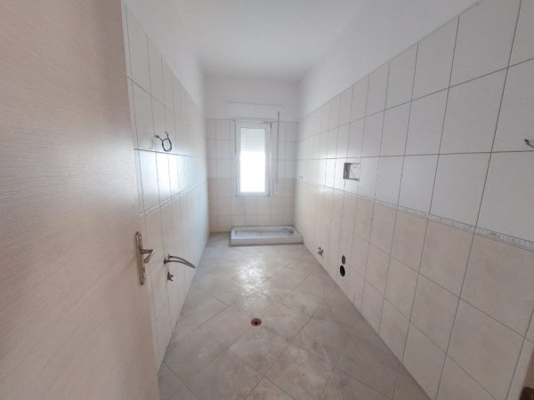 Shitet apartament 3+1 tek Shkembi i Kavajes, Durres