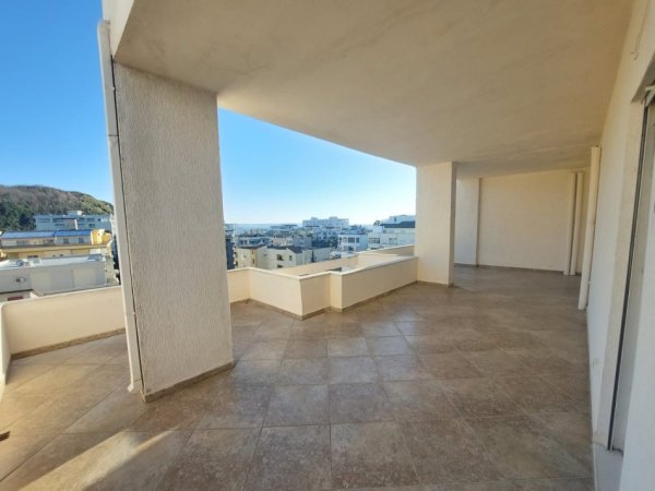 Shitet apartament 3+1 tek Shkembi i Kavajes, Durres