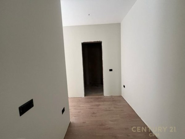 Apartament 2+1 per shitje ne Kamez