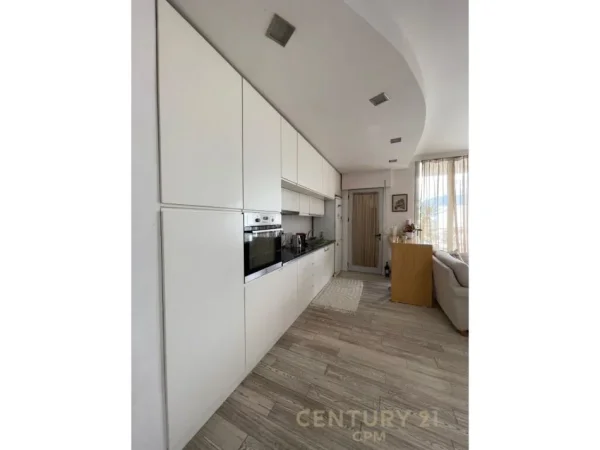 SHESIM APARTAMENT 3+1+2+POST PARKIMI TEK RRUGA PETI ! Liqeni i Thatë