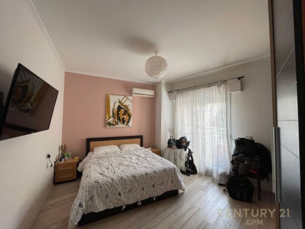 SHESIM APARTAMENT 3+1+2+POST PARKIMI TEK RRUGA PETI ! Liqeni i Thatë