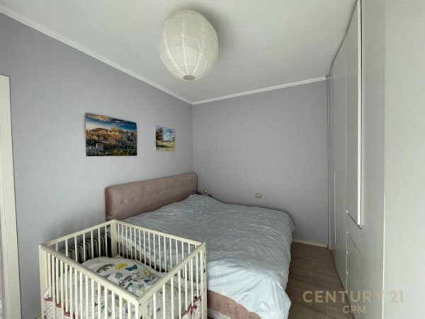 SHESIM APARTAMENT 3+1+2+POST PARKIMI TEK RRUGA PETI ! Liqeni i Thatë