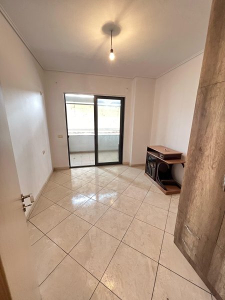 Shitet Apartamenti 2+1- Astir, pranë rrotondos, 125,000 Euro