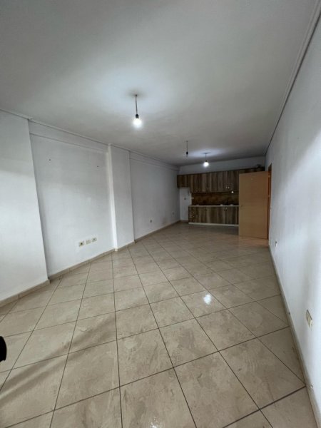 Shitet Apartamenti 2+1- Astir, pranë rrotondos, 125,000 Euro