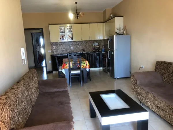 Vlore Shitet apartament Vij e pare nga Deti