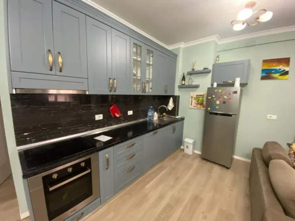 Shitet, Apartament 2+1+2, Fresku, Tirane