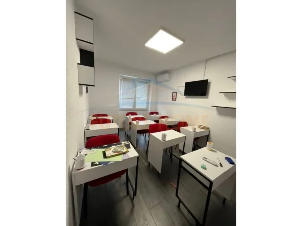 Shitet, Apartament 2+1, 21 Dhjetori, Tiranë. 135000 euro