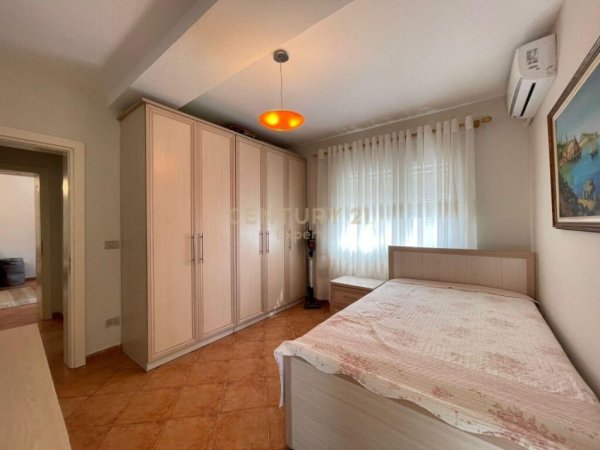 Apartament 2+1 për qira perballe Gjykates se Rrethit Gjyqësor , Tiranë