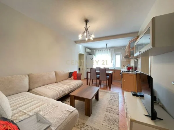 Apartament 2+1 për qira perballe Gjykates se Rrethit Gjyqësor , Tiranë