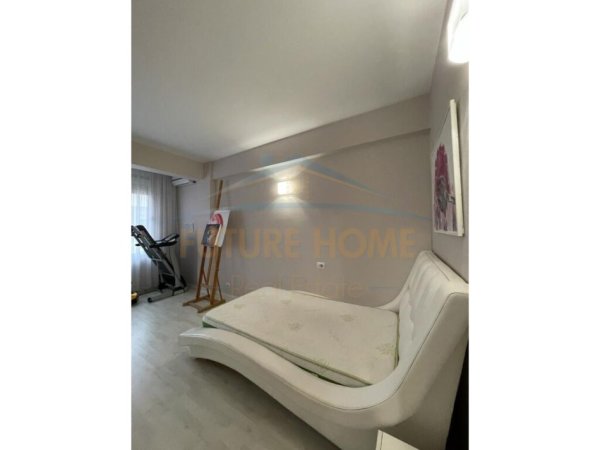 Shitet, Apartament 3+1+2, Prane Stadiumit , Durres