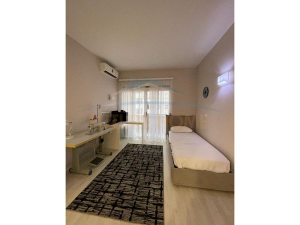 Shitet, Apartament 3+1+2, Prane Stadiumit , Durres