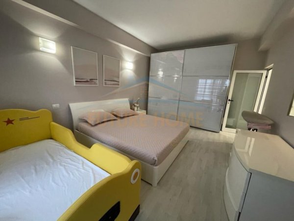 Shitet, Apartament 3+1+2, Prane Stadiumit , Durres