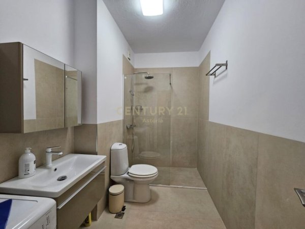 Japim apartament 1+1 prane rruges se Kosovareve.