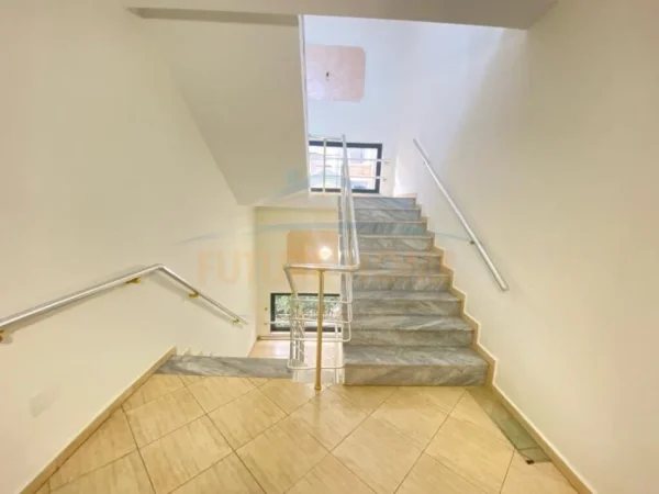 Shitet, Vilë 4 Katëshe, Prane Muzeumit , Durrës