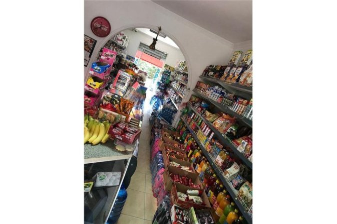 Dyqan - Me Qira - Rruga e Kavajës - Globe, Shqipëri- 450 Euro