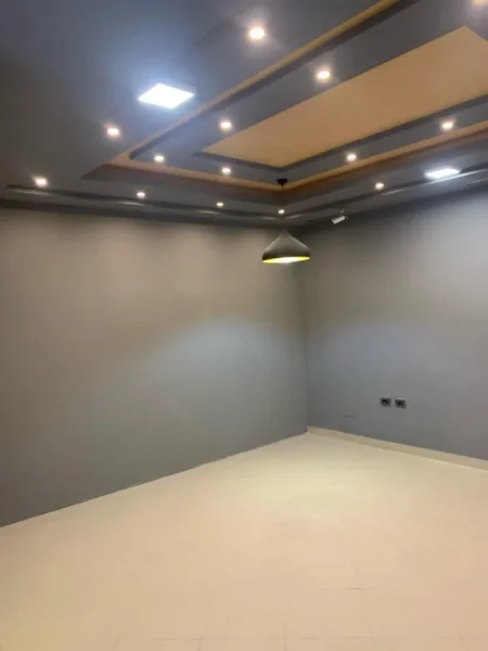 Qera  dyqan  (Pallati me shigjeta)