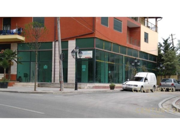 EKSKLUZIVE AMBJENT COMERCIAL NE FRESK 340000€ | 200 m² NETO