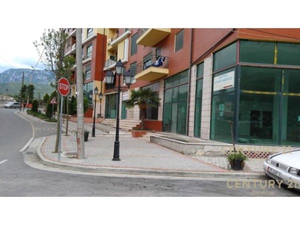 EKSKLUZIVE AMBJENT COMERCIAL NE FRESK 340000€ | 200 m² NETO