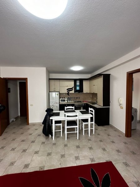 APARTAMENT ME QERA,SHESHI WILLSON,700 EURO.