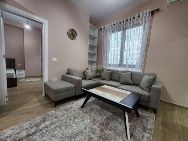 JAPIM APARTAMENT 1+1 PER QIRA TEK BULEVARDI I RI !