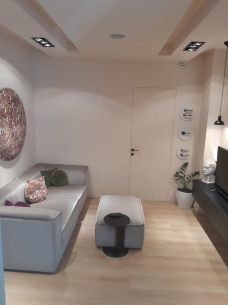 Ambient Biznesi/Dyqan Me Qera Ne Bllok (ID BD21487) Tirane