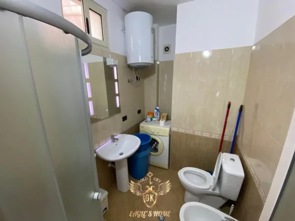 Jepet me Qera 
• 2+1 me ballkon
• 90 Metra
• Mobiluar
• Kati 7 me Ashensor pallat 9 Katsh
• Orientim Veri perendim
• Jepet per afatgjate
🏡Rruga Portit,Stacioni Trenit🏡
• 400€ Neto✅
WEB LINK : https://goldkeyrealestate.al/sq/DetajetePron%C3%ABs/15497211
Post Nr : 15497211
__________________________