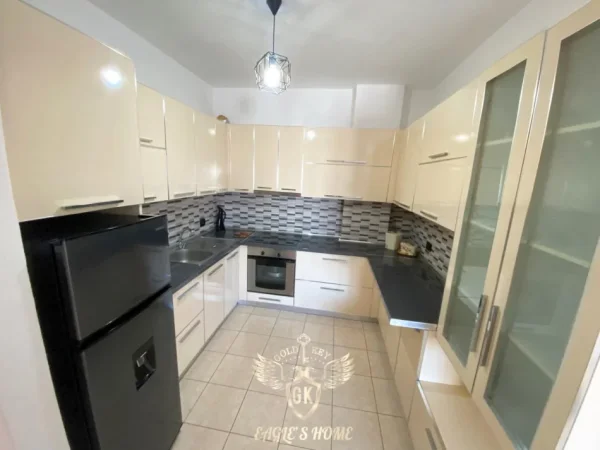 Jepet me Qera 
• 2+1 me ballkon
• 90 Metra
• Mobiluar
• Kati 7 me Ashensor pallat 9 Katsh
• Orientim Veri perendim
• Jepet per afatgjate
🏡Rruga Portit,Stacioni Trenit🏡
• 400€ Neto✅
WEB LINK : https://goldkeyrealestate.al/sq/DetajetePron%C3%ABs/15497211
Post Nr : 15497211
__________________________