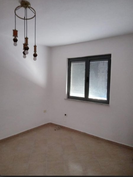 JEPET ME QERA APARTAMENT 1+1 400 EURO RRUGA E BARRIKADAVE