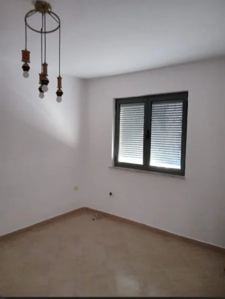 JEPET ME QERA APARTAMENT 1+1 400 EURO RRUGA E BARRIKADAVE