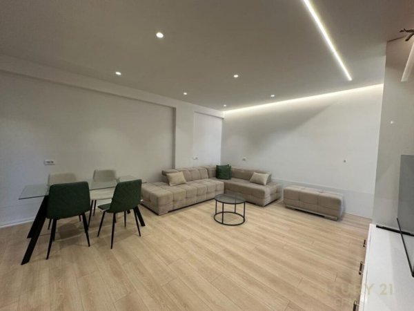 Apartament 2+1 per qira tek Medreseja