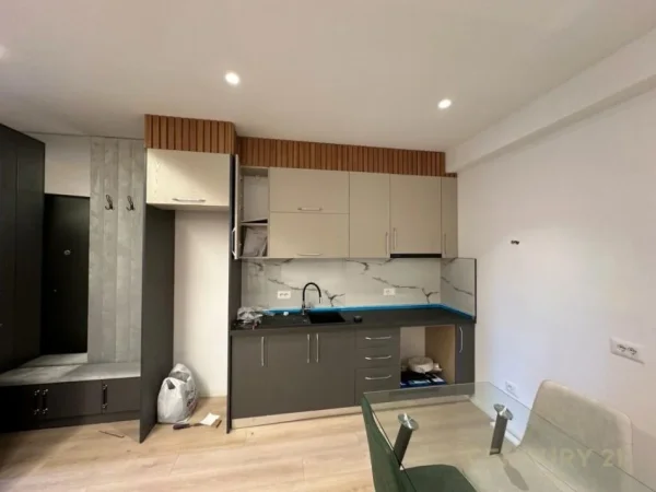 Apartament 2+1 per qira tek Medreseja