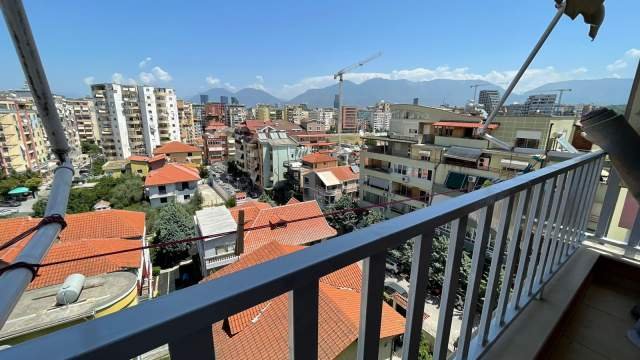 Tirane, jepet me qera apartament 1+1+BLK Kati 6, 62 m² 500 Euro (komuna e parisit)