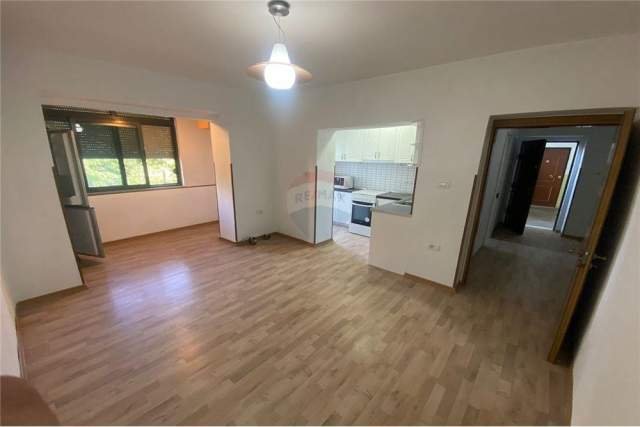 Tirane, jepet me qera apartament 2+1 Kati 5, 78 m² 450 Euro (rruga bardhyl)