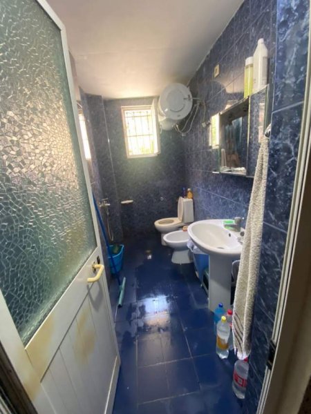 Tirane, jepet me qera apartament 2+1+BLK Kati 1, 73 m² 25.000 Leke (Shkolla e Bashkuar)