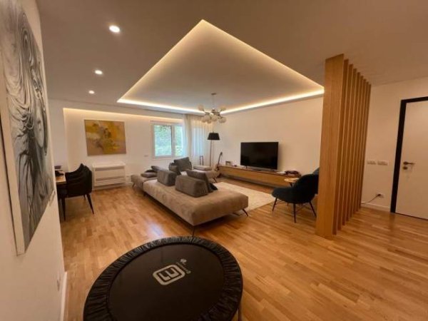 Tirane, shes apartament 3+1+BLK Kati 1, 1.712 m² 300.000 Euro (Teg)