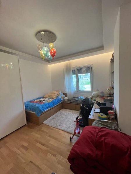 Tirane, shes apartament 3+1+BLK Kati 1, 1.712 m² 300.000 Euro (Teg)