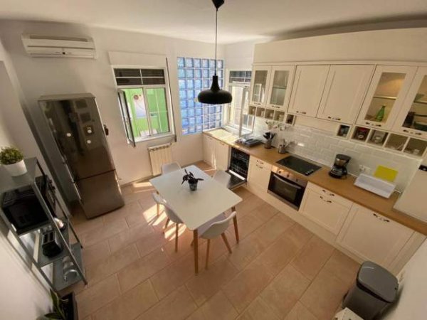 Tirane, jepet me qera apartament duplex Dublex Kati 6, 1.287 m² 1.400 Euro (Pjeter Bogdani)