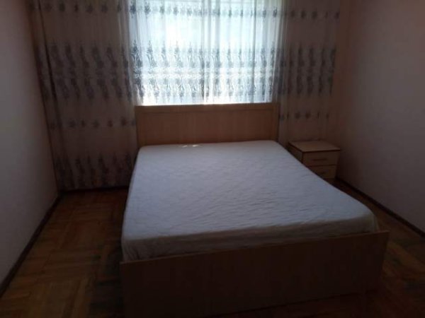 Tirane, jepet me qera apartament 2+1+A+BLK Kati 2, 23.000 Leke (Varri i Bamit, sheshi Shimon Perez)