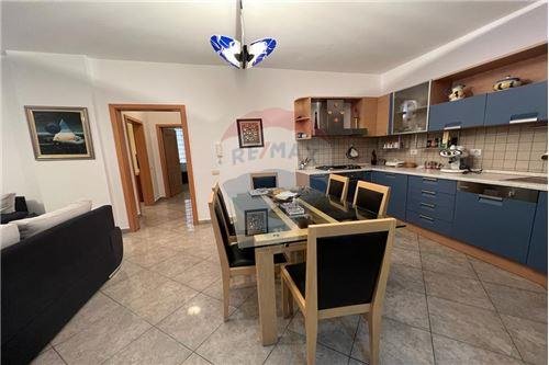 Tirane, shitet apartament 3+1+BLK Kati 5, 111 m² 229.600 Euro (rruga petro nini)