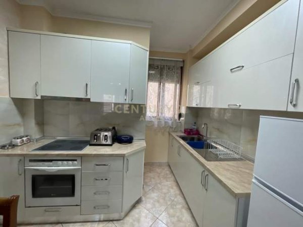 Tirane, jepet me qera apartament 2+1 Kati 4, 89 m² 500 Euro (Bulevardi Zogu i Pare)