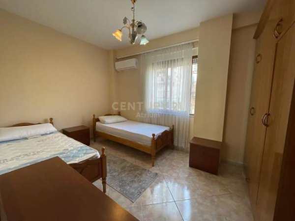 Tirane, jepet me qera apartament 2+1 Kati 4, 89 m² 500 Euro (Bulevardi Zogu i Pare)