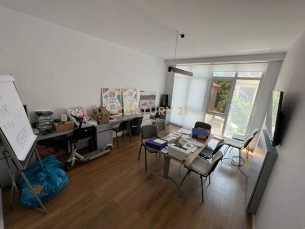 Tirane, jepet me qera apartament 2+1 Kati 1, 109 m² 600 Euro (Komuna e Parisit)