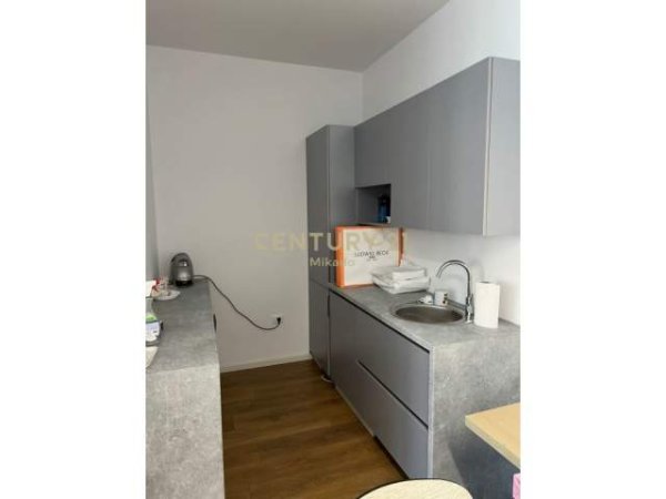 Tirane, jepet me qera apartament 2+1 Kati 1, 109 m² 600 Euro (Komuna e Parisit)